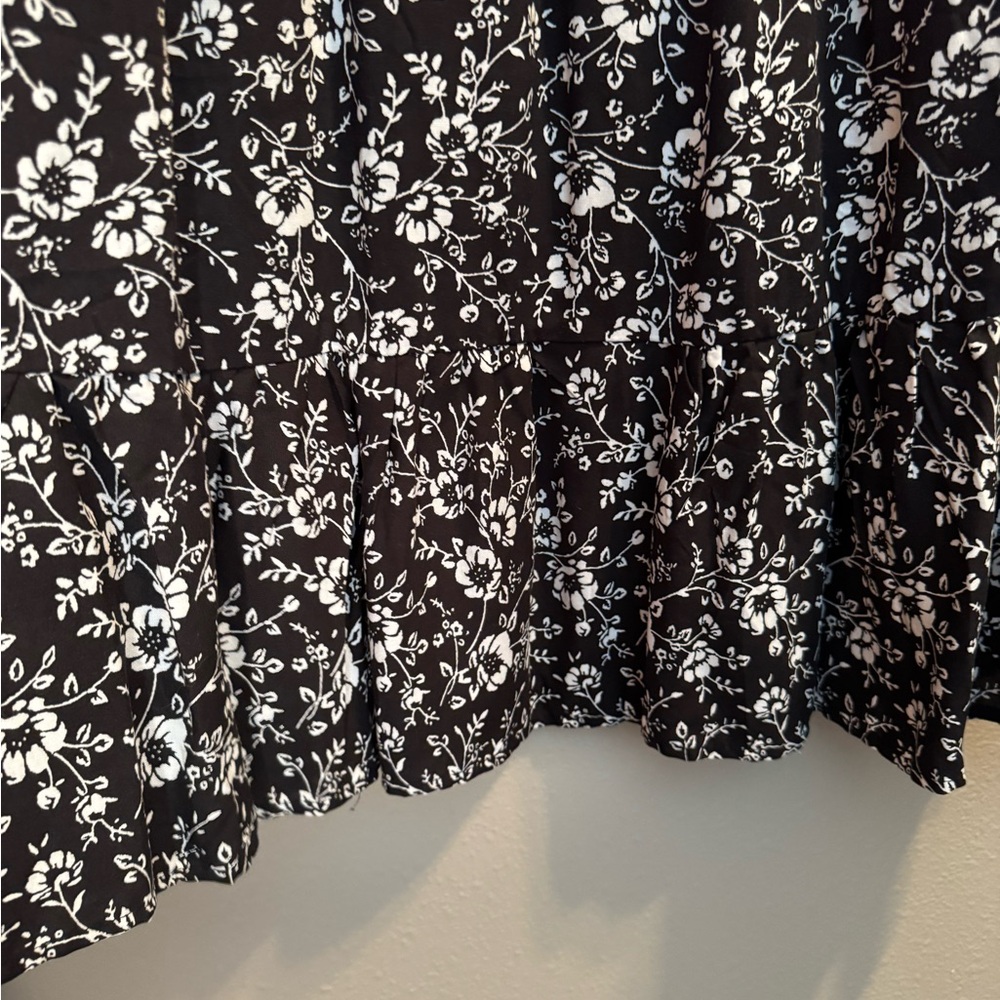 ☀️☀️☀️Black and White Floral Midi Skirt - Picture 2 of 6